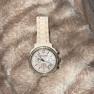 white MKMK 5079 watch